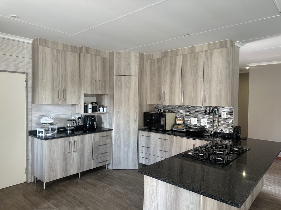 To Let 4 Bedroom Property for Rent in Hexrivier Lifestyle Estate North West